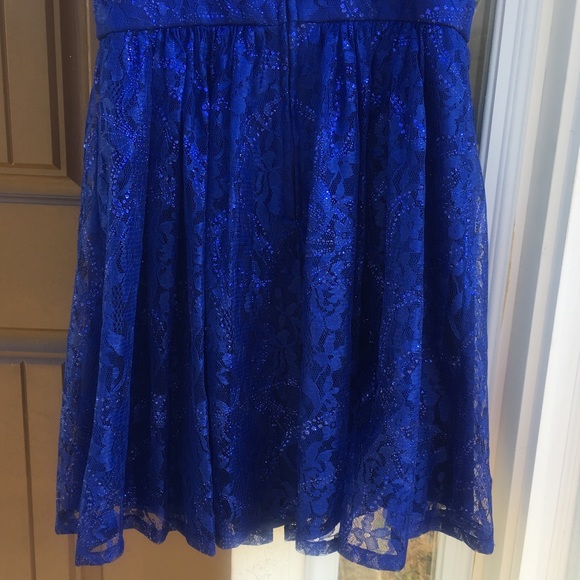 Juniors’ Strapless Dark Blue Lace Formal Dress - Picture 5 of 6